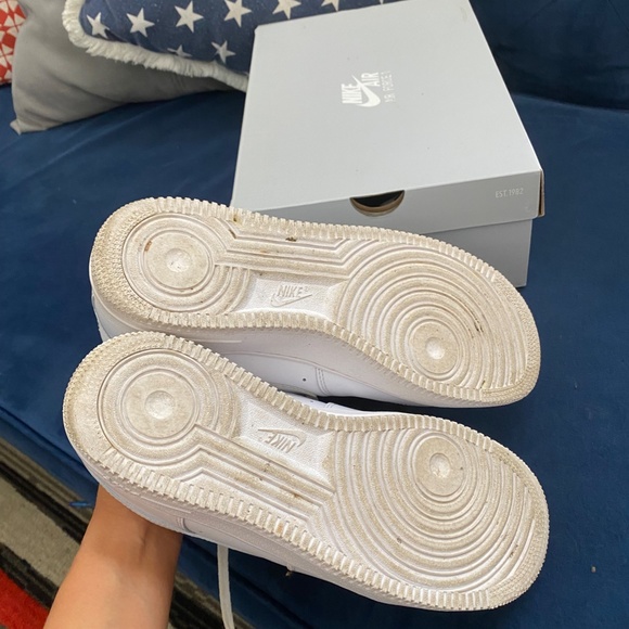 Clean White Nike Airforce 1 ( low top) - Comes with box - Picture 3 of 4